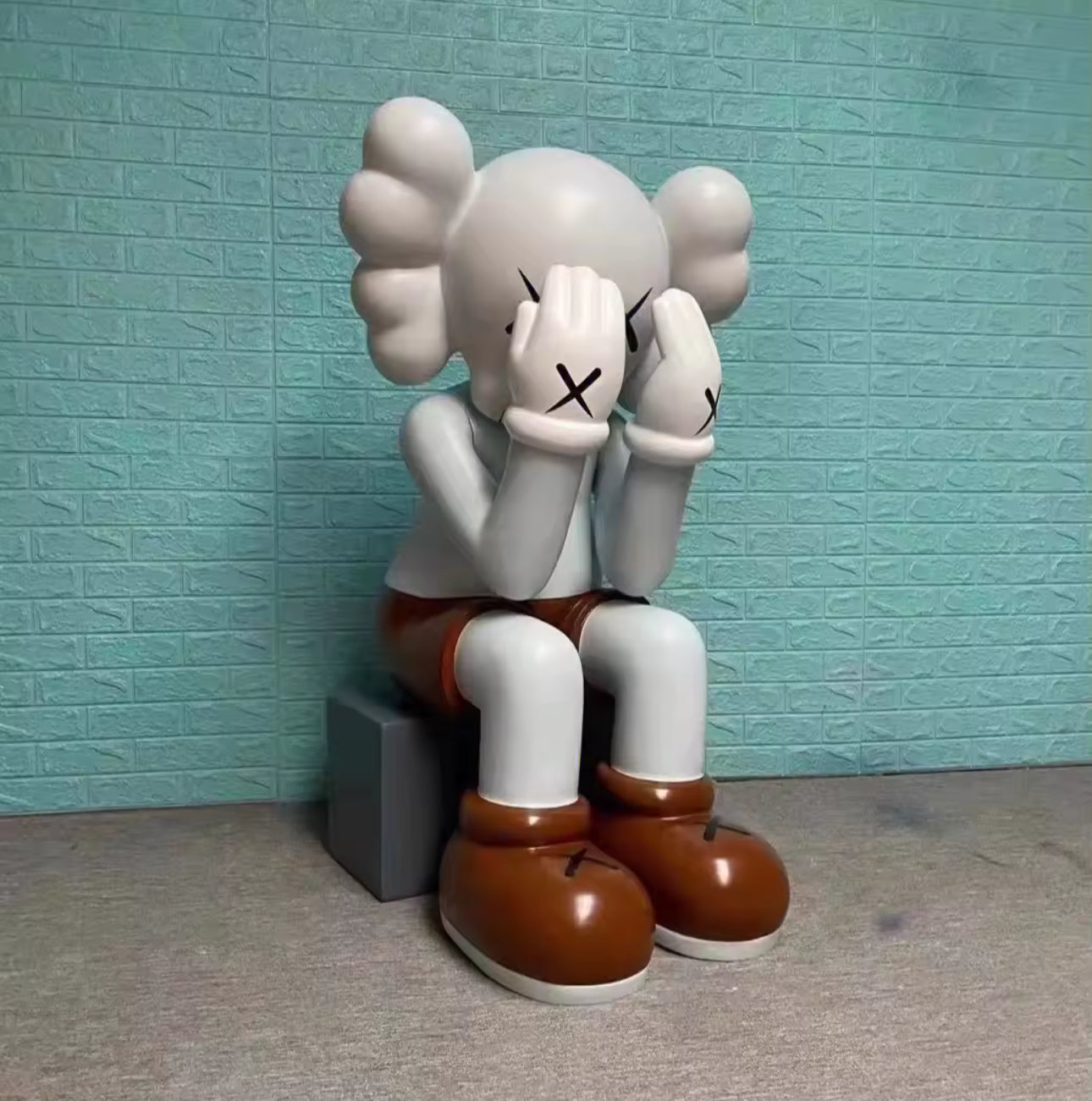 Iconic Sitting Sculpture 130cm| 4ft