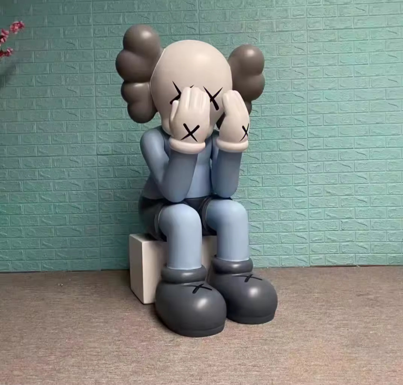 Iconic Sitting Sculpture 130cm| 4ft