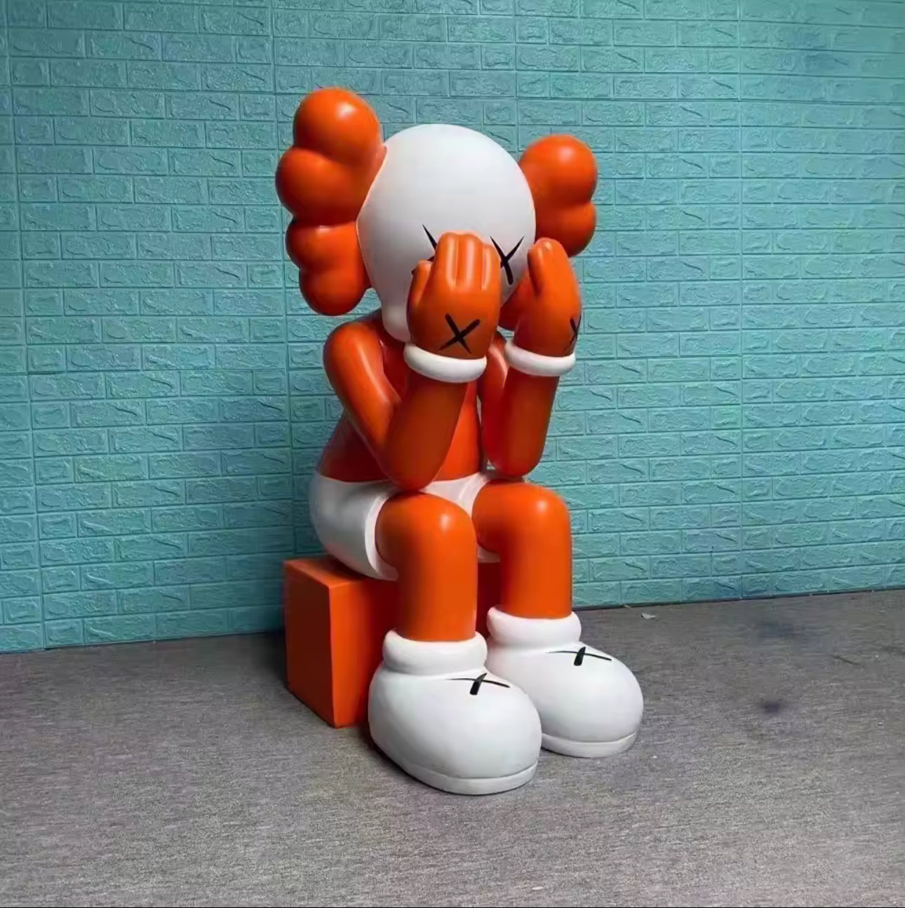 Iconic Sitting Sculpture 130cm| 4ft