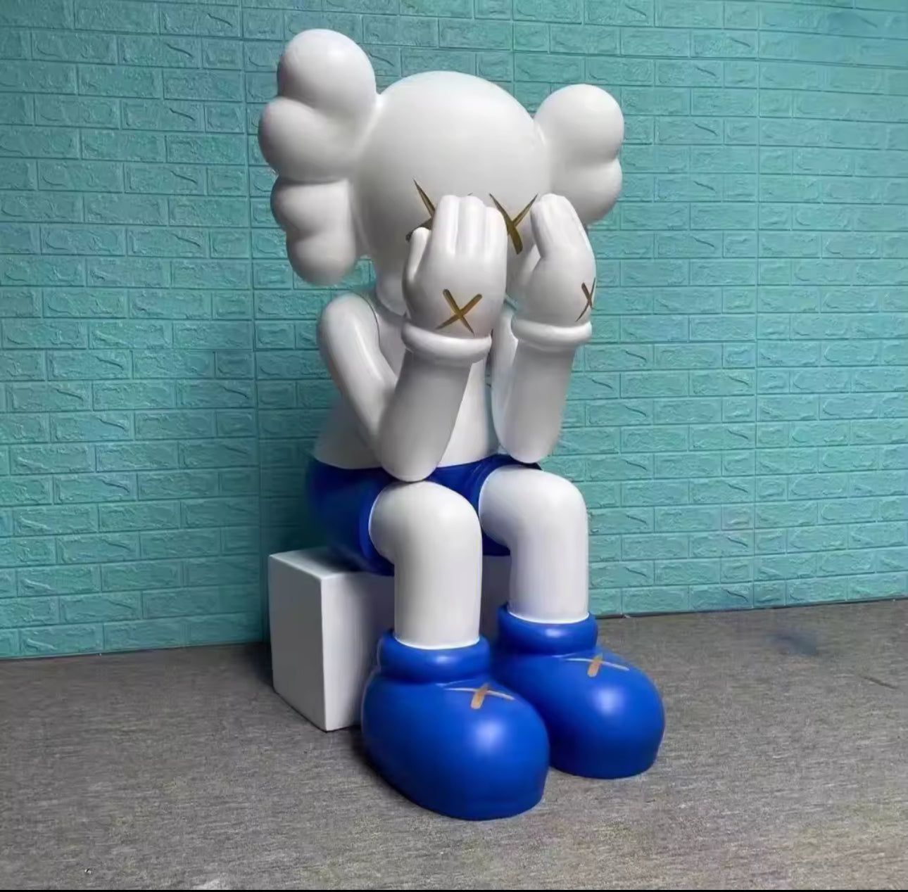 Iconic Sitting Sculpture 130cm| 4ft