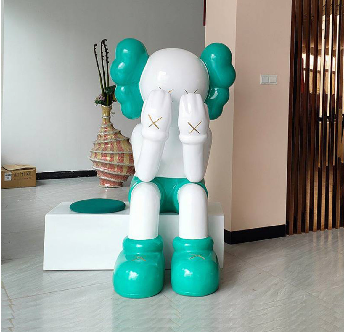 Iconic Sitting Sculpture 130cm| 4ft